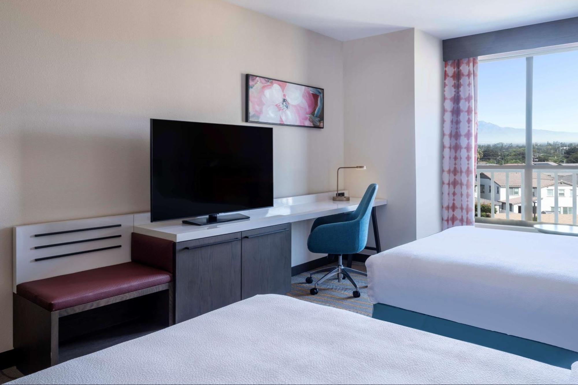 Hilton Garden Inn Pomona, Ca Esterno foto